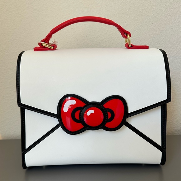NWT Hello Kitty Loungefly Envelope Crossbody Purse Universal Studios Exclusive - Picture 1 of 8